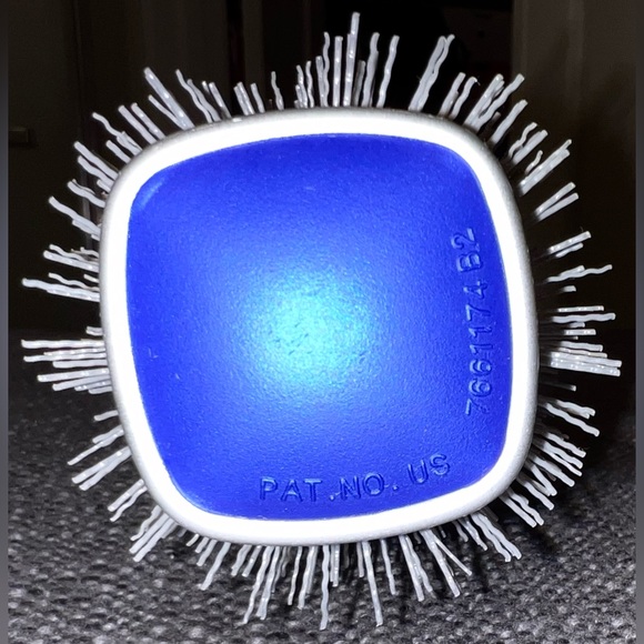 NWOT BIO IONIC Large (1.75inch) Round Brush - Picture 4 of 11